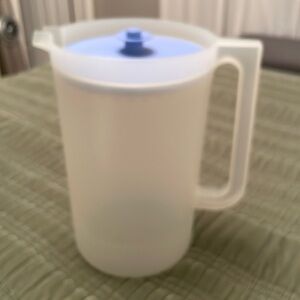 Tupperware Largest Pitcher w/Blue Lid #1416-3 Good Condition
